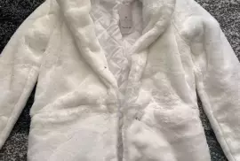 Искусственная шуба белая, 5 000.00 ₽, Gorno-Altaysk