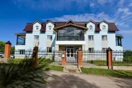 Белокуриха 4*, 2 800 , улица Холмистая 2
